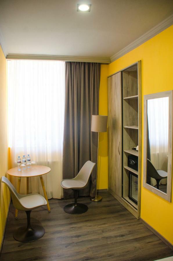 Atoneli Hotel Тбилиси Экстерьер фото