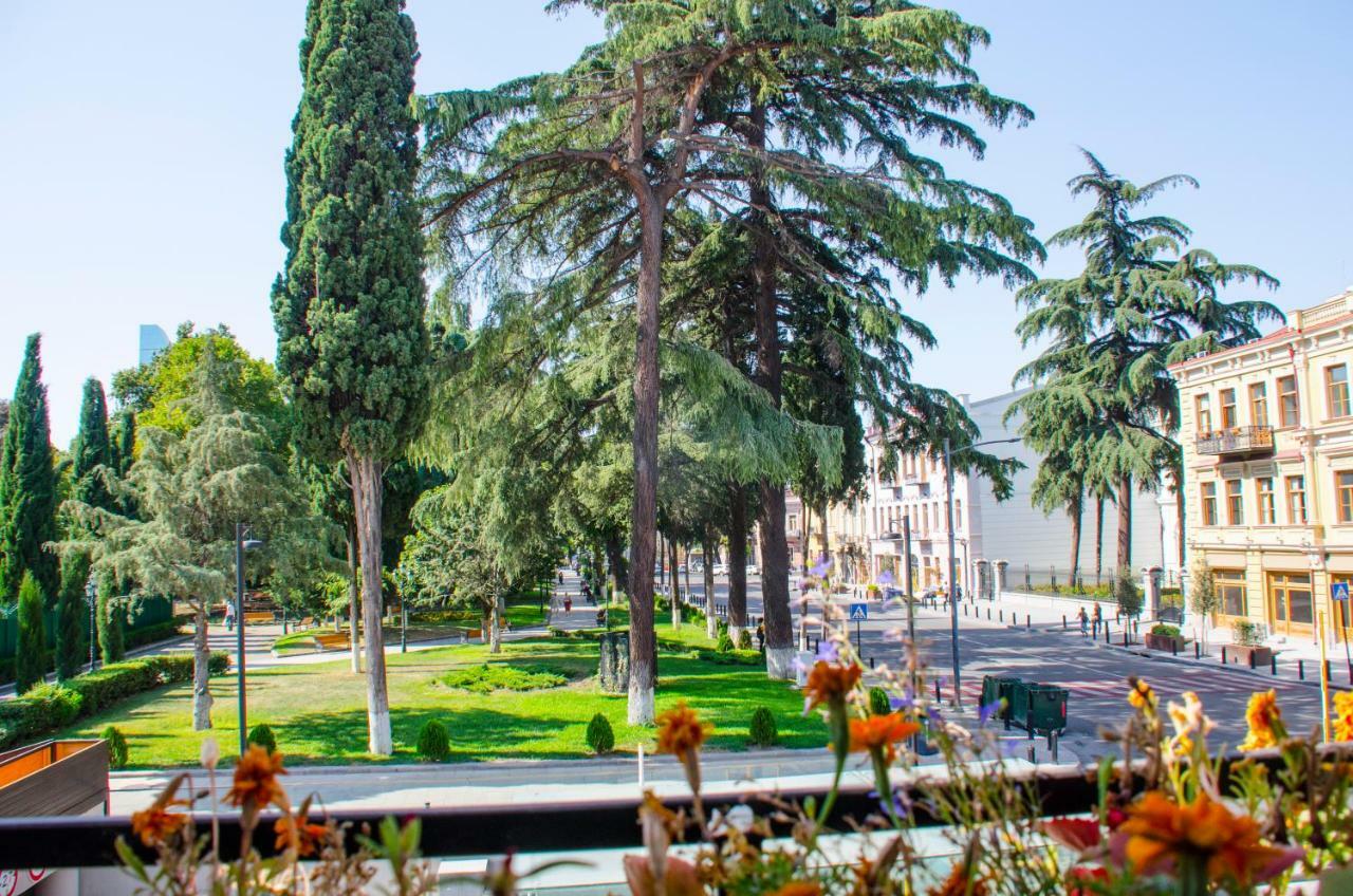 Atoneli Hotel Тбилиси Экстерьер фото