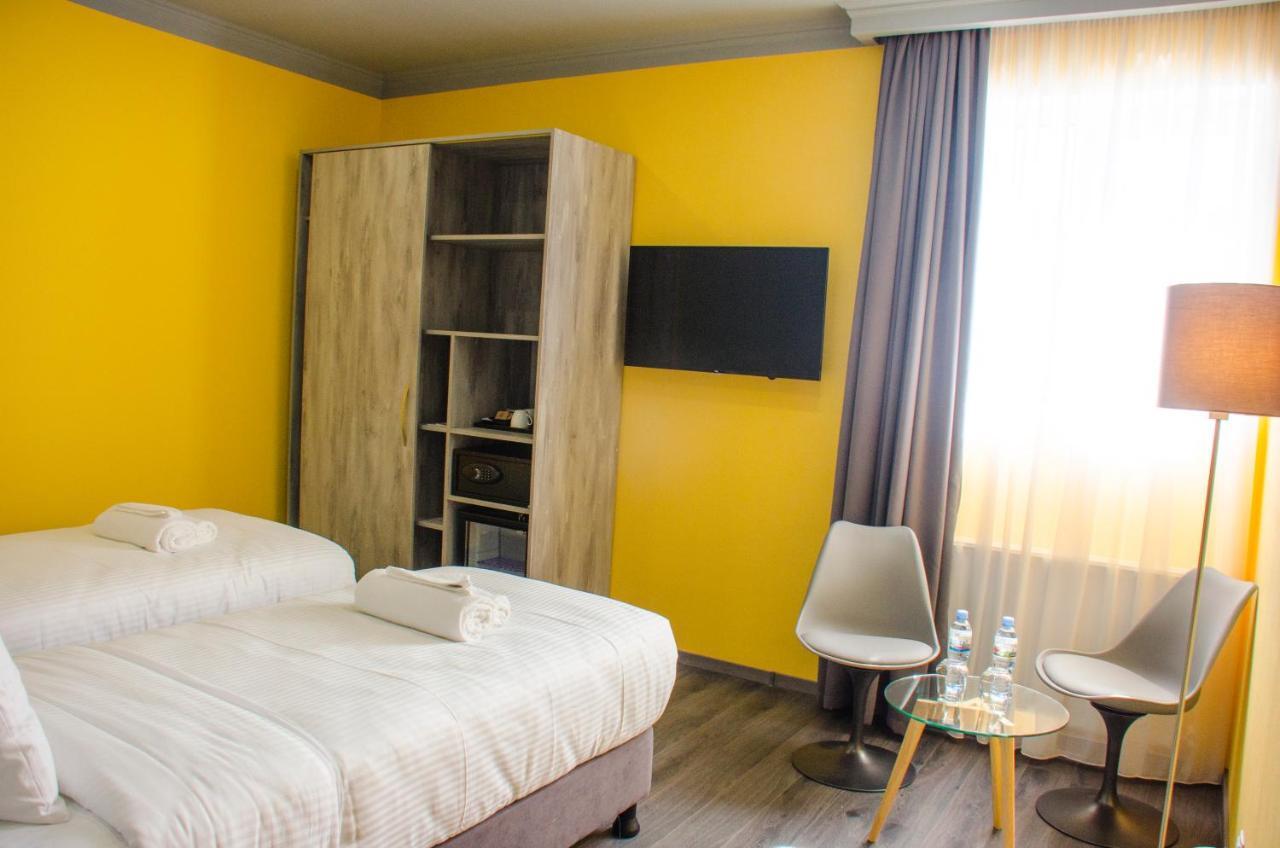 Atoneli Hotel Тбилиси Экстерьер фото