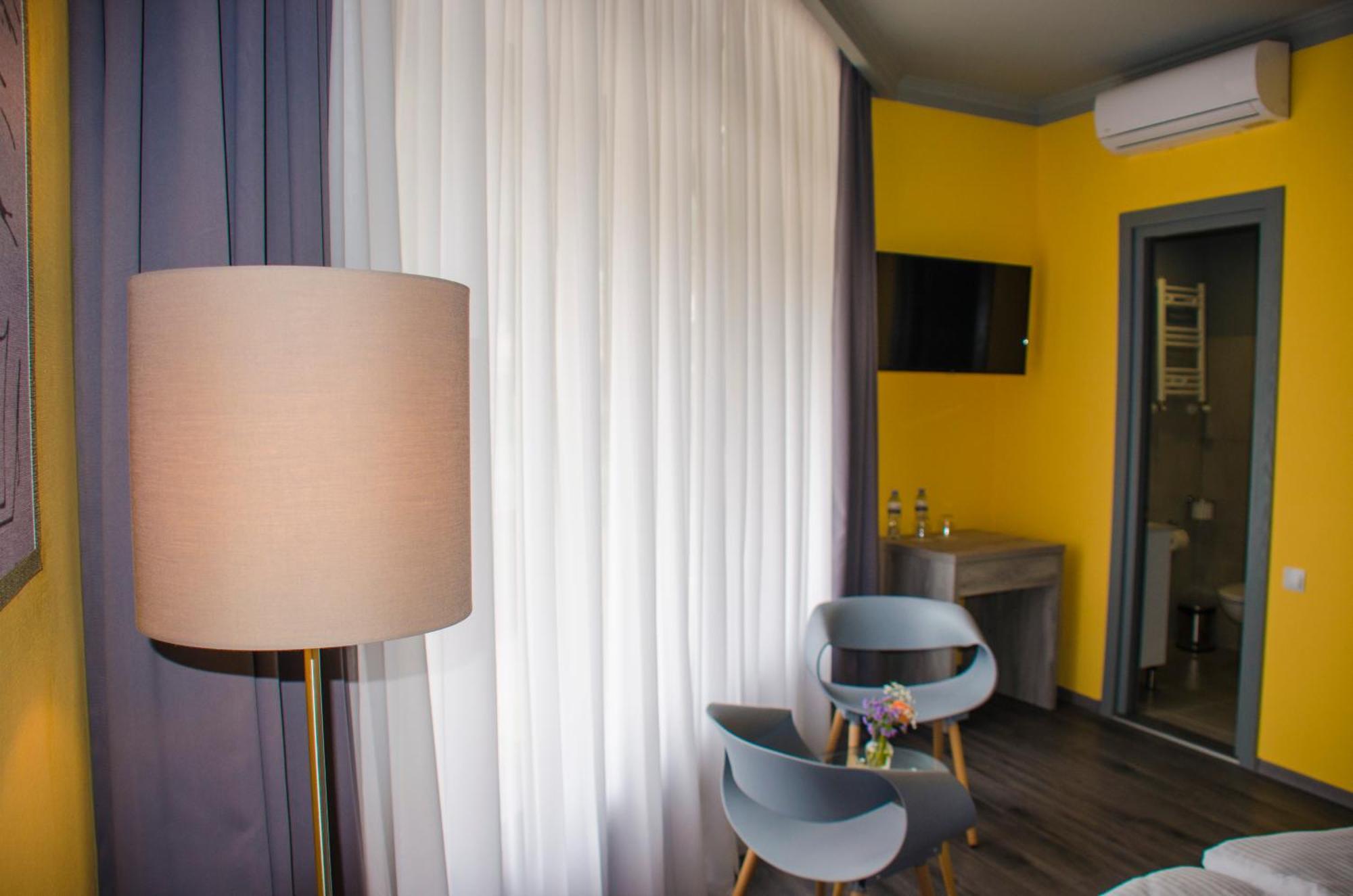 Atoneli Hotel Тбилиси Экстерьер фото